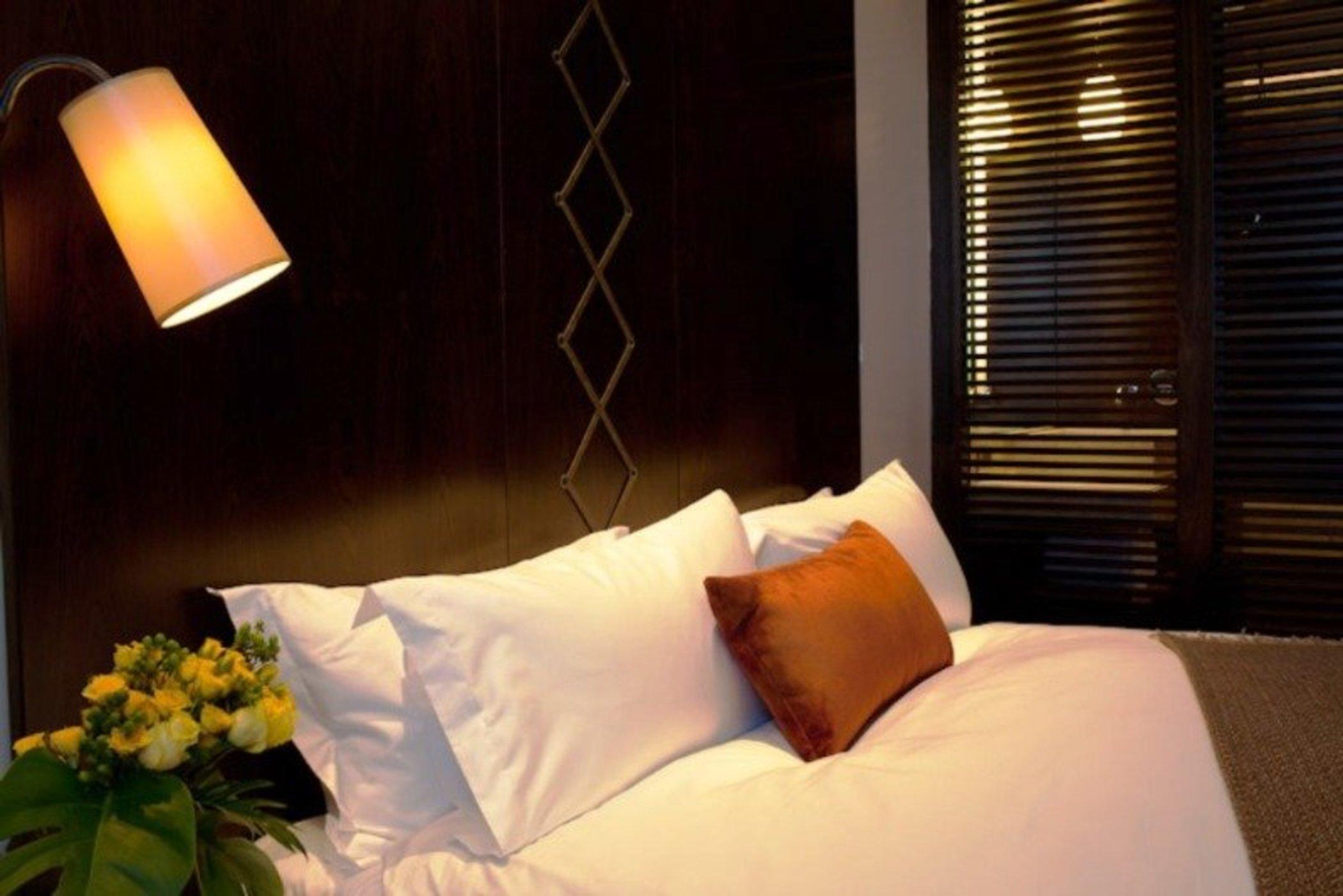 Sofitel Montevideo Casino Carrasco & Spa Buitenkant foto A bed with pillows