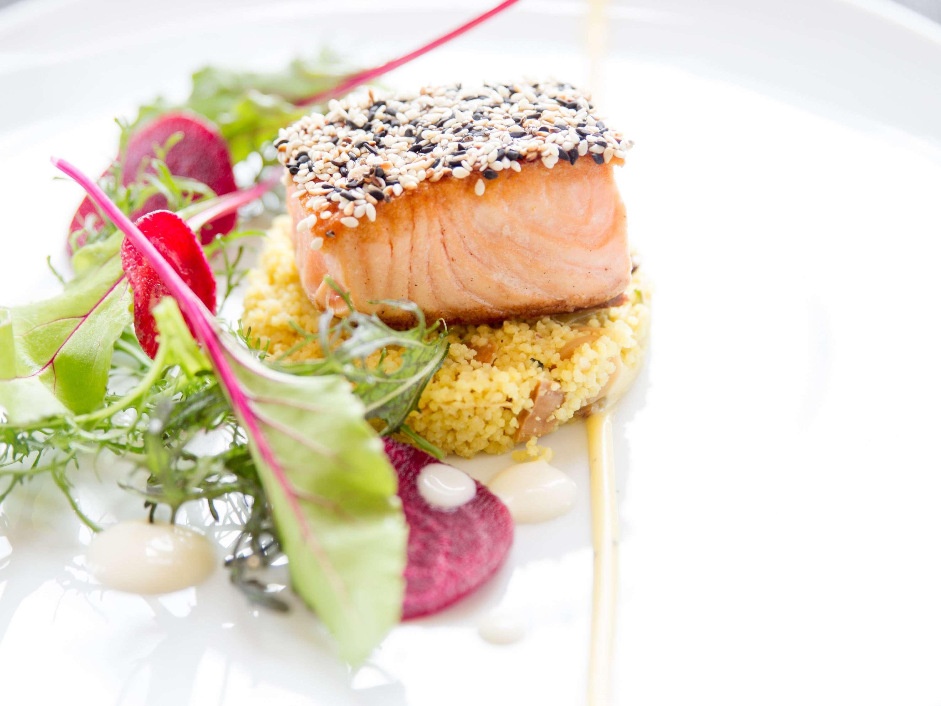 Sofitel Montevideo Casino Carrasco & Spa Buitenkant foto Salmon with quinoa