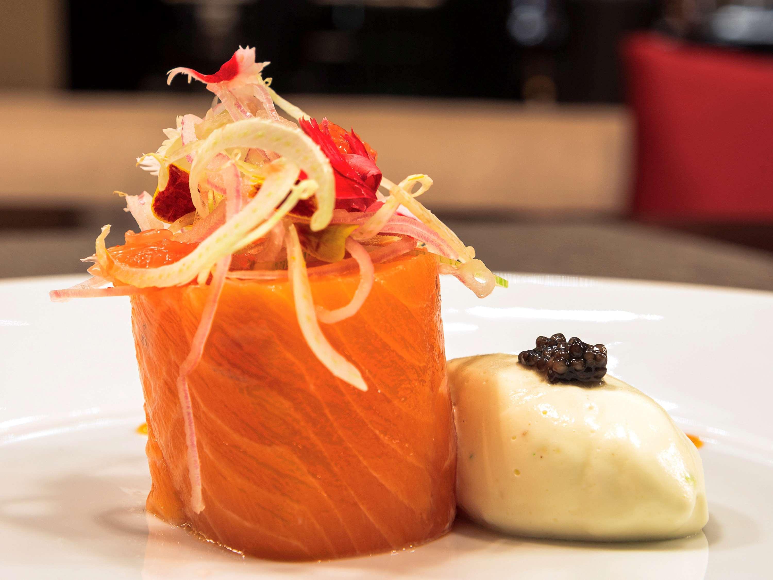 Sofitel Montevideo Casino Carrasco & Spa Buitenkant foto Salmon tartar