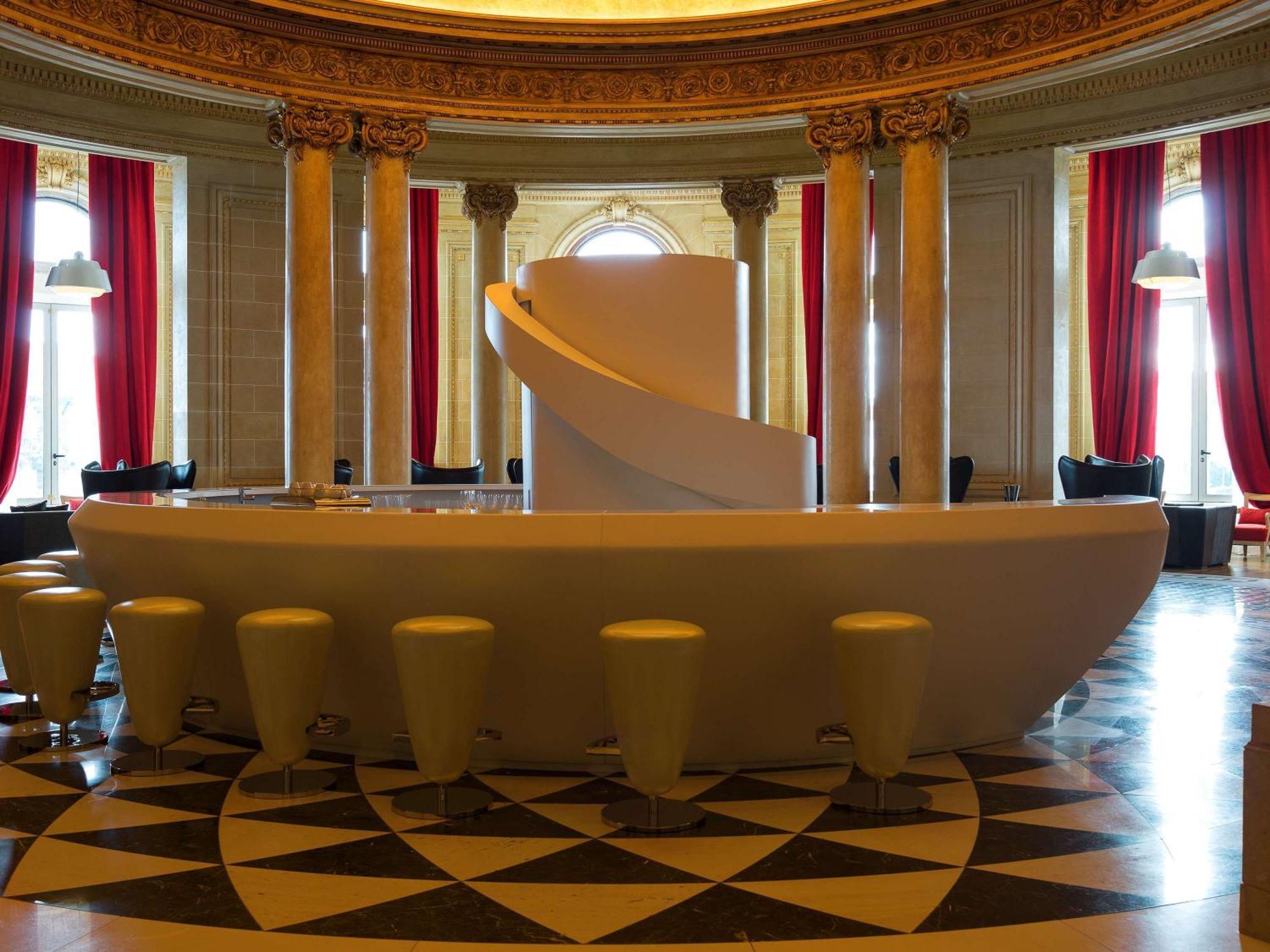 Sofitel Montevideo Casino Carrasco & Spa Buitenkant foto The bar at the Hotel de Crillon
