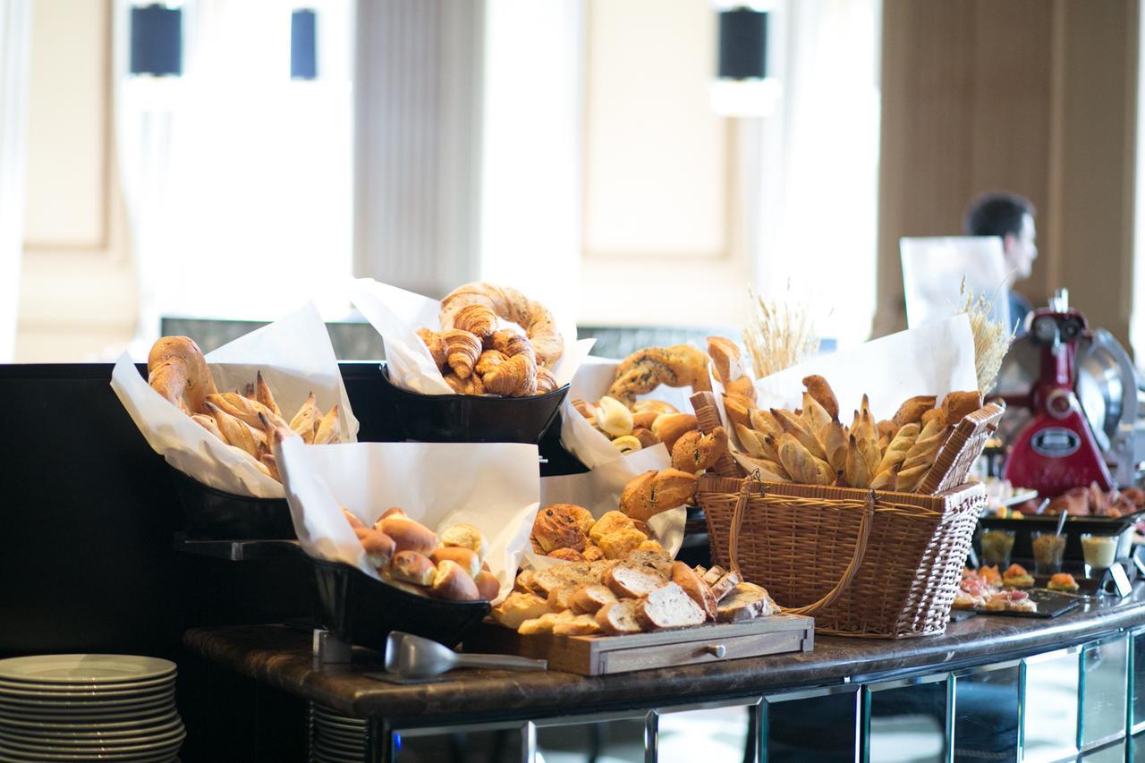 Sofitel Montevideo Casino Carrasco & Spa Buitenkant foto A bread station