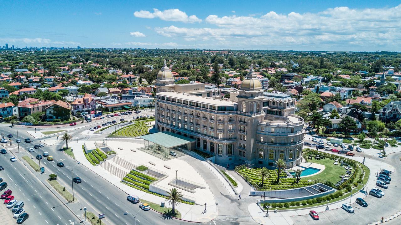 Sofitel Montevideo Casino Carrasco & Spa Buitenkant foto Aerial view of the hotel